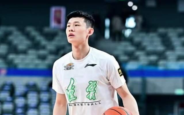 你可是国手啊!21分钟5投0中0分0板,愧对杨鸣,球迷:还不如杨溢