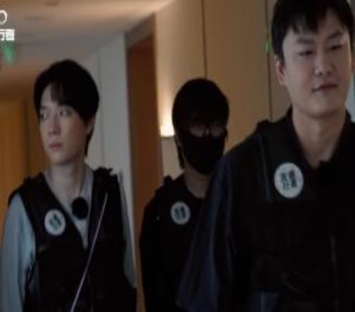 起立腾讯新FPS游戏《灰境行者》的探险视频里疑似出现卢本伟