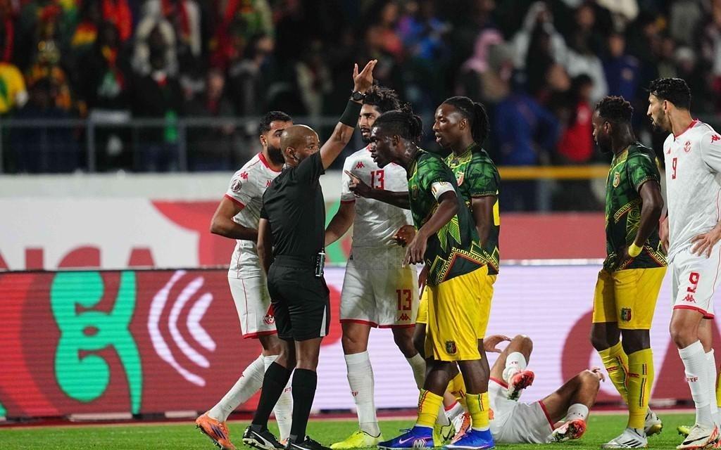 天空：比苏马已经返回伦敦，他在热刺的未来充满不确定性