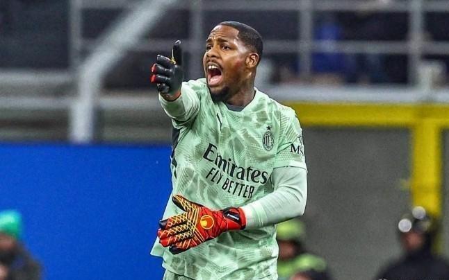 记者：曼联仍考虑引进主力门将，近期已和迈尼昂经纪人接触