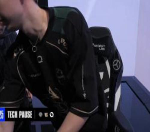 手牵手上厕所了Driver和Busio两人暂停阶段双双离开舞台