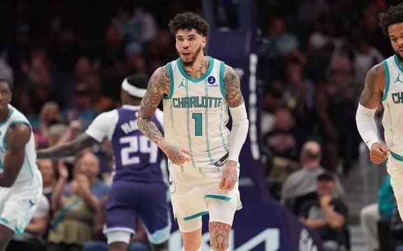 黄蜂这波赚翻了！主场连续9场爆满，三球带队狂胜国王44分