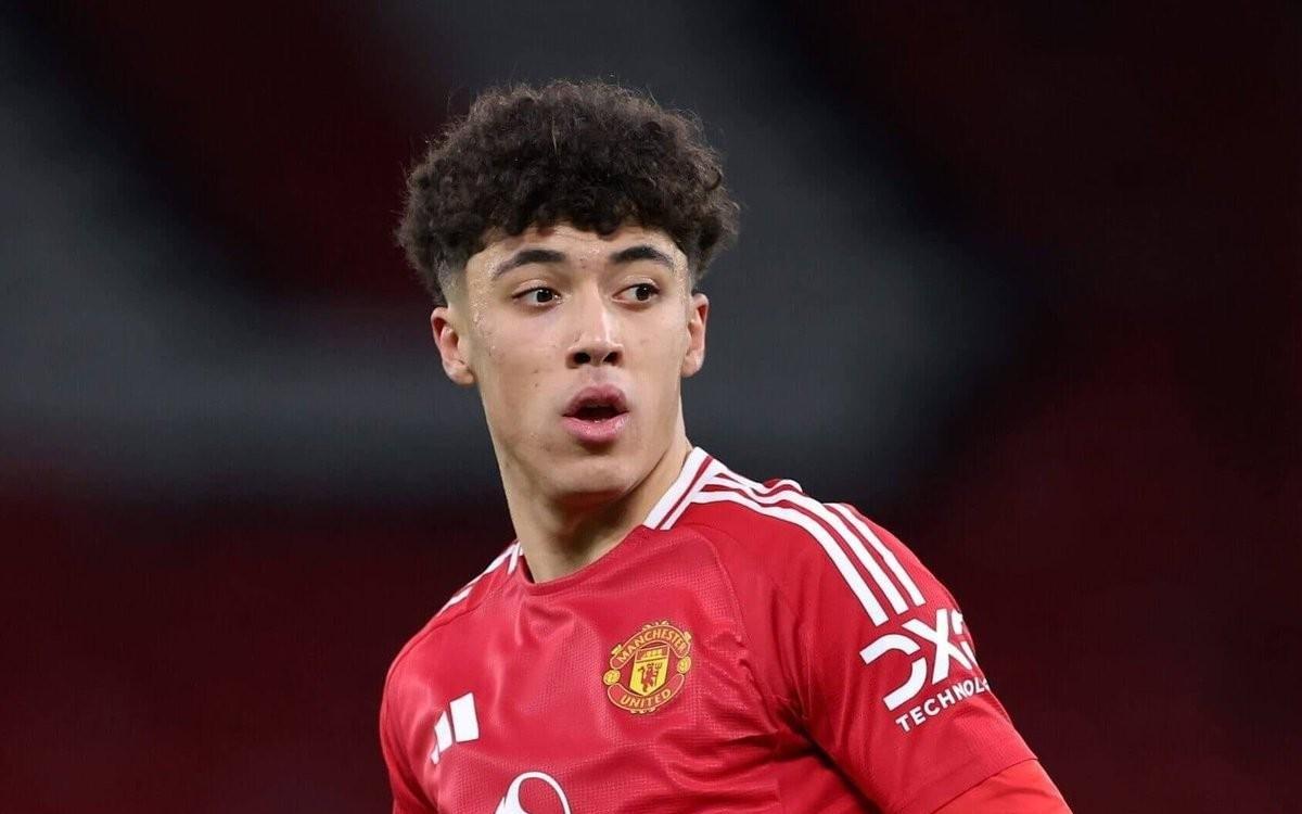 记者：曼联正与布拉德福德城谈19岁前