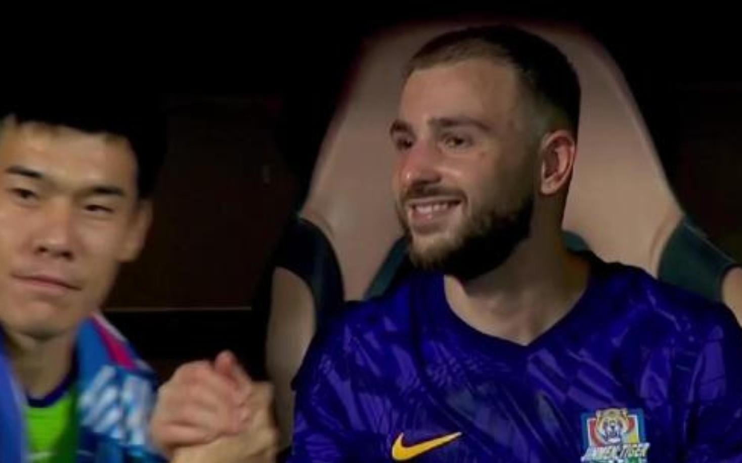 记者：昨晚阿代米和于根伟指导聊了挺