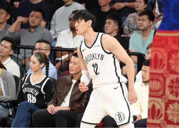 用完就扔!篮网队宣布裁掉曾凡博暂时没有重返CBA的计划