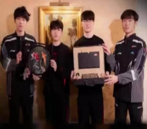 BLG为T1送上螺钿象棋与非遗蜀绣：Faker与Keria称赞原画细节