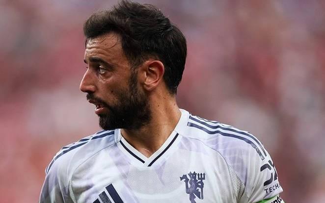 记者：在不用参与训练时，B费也会在场