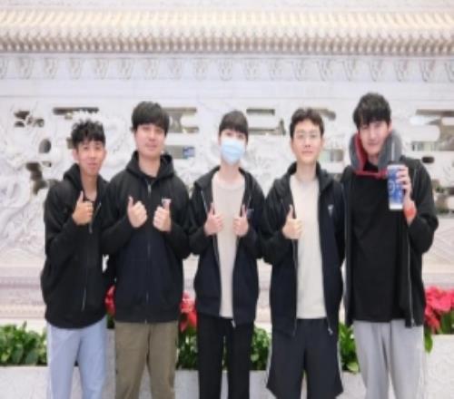 PSG官媒晒抵达照：成功到达北京这次真的是最后一舞了