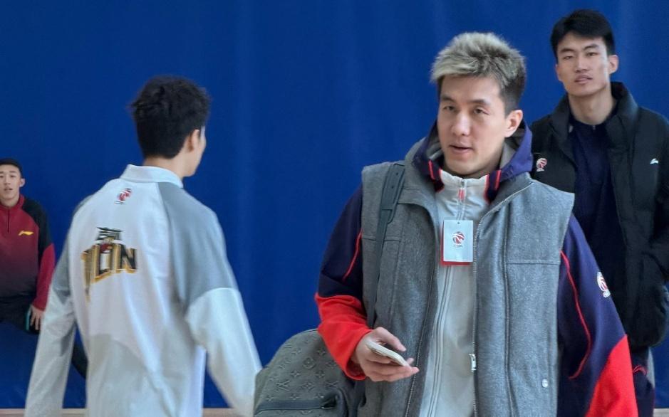 郭艾伦体测动态！体重少了，深蹲20个，穿搭不剪吊牌仍帅气！