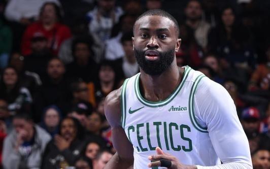 前六场三分命中率接近五成布朗：今年会更主动去在外线出手