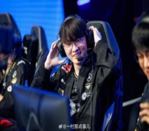 T1专场！摄影师一村分享返图：Faker胜利后开心的笑了