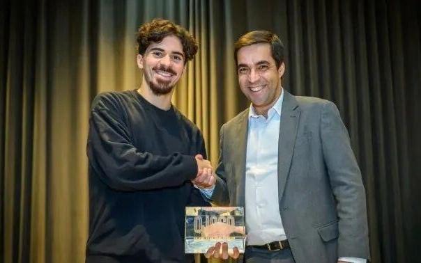 新葡萄牙一哥！维蒂尼亚全票当选2025