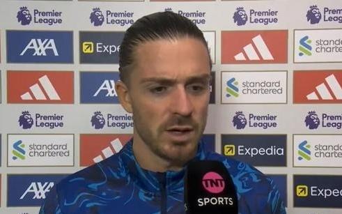 格拉利什质疑裁判：快发任意球染黄闻所未闻，利物浦球迷施压就吹