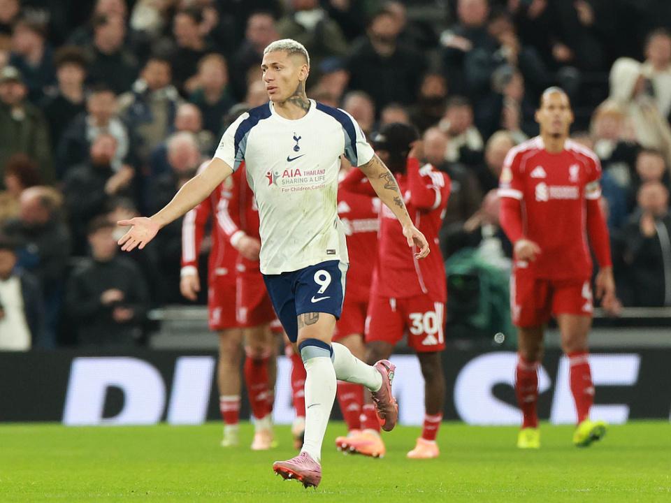 热刺恶汉5分钟3次激怒利物浦！肘击+