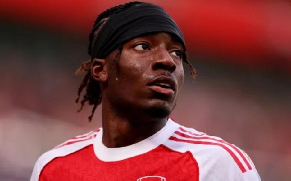 内维尔：马杜埃凯比预期好得多，哲凯赖什踢弱队表现会很出色