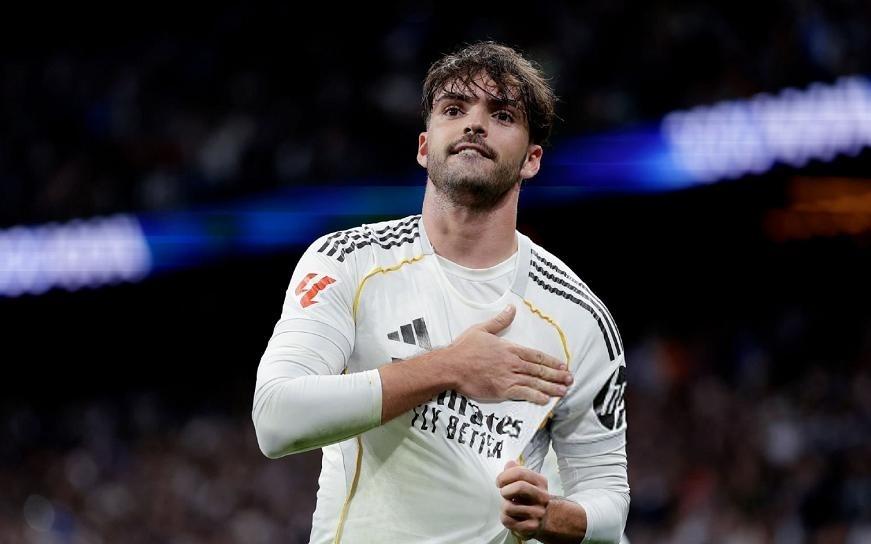 21岁超星帽子戏法，一战比肩两大传奇