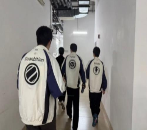 管泽元解说解说杯半决赛首日赛前发文：谁说晋级解说席不算线下