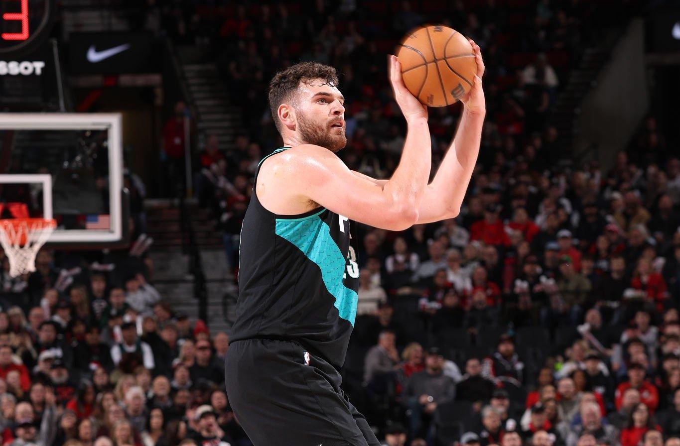 12分17板3帽+2记三分！开拓者21岁2米18神塔进化：杨瀚森上位好难