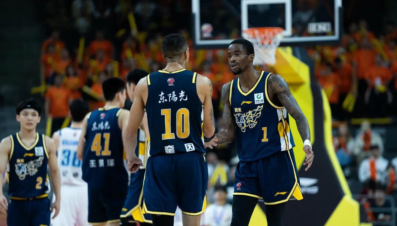 广东客场挑战北京！许利民放烟雾弹，杜锋已做好准备，CCTV5直播