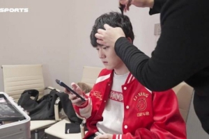 TES发布JackeyLove一日店长VLOG：跟着杰克体验李宁现场的热情吧