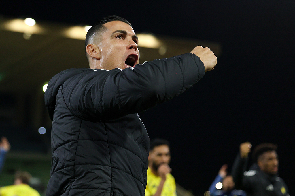 C罗再次扩展商业版图，网友：为了踢西