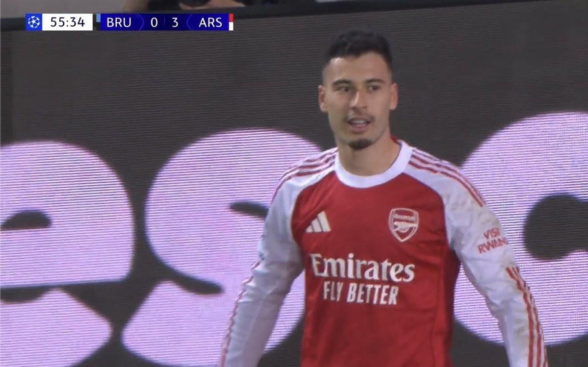 马丁内利连续5场欧冠进球，成9900赛