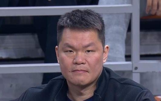 广东新大外是他美国人，2米08，曾联手