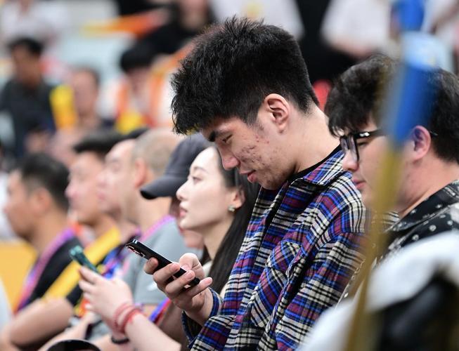 有骨气的小伙子!放弃国内顶薪拿月薪2000欧,也要追上杨翰森