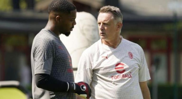 申花门将教练迎来大牌新援，曾在AC米兰和阿森纳效力，值得期待