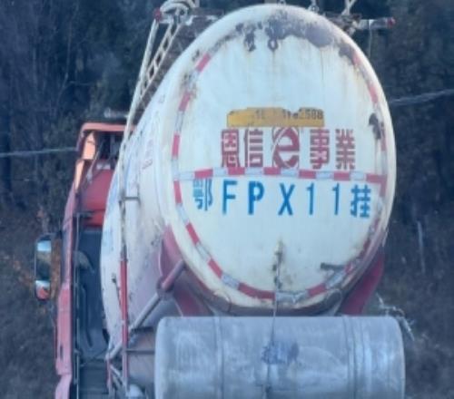 糖小幽晒照偶遇车牌号“FPX11”：昨天香格里拉路上拍的