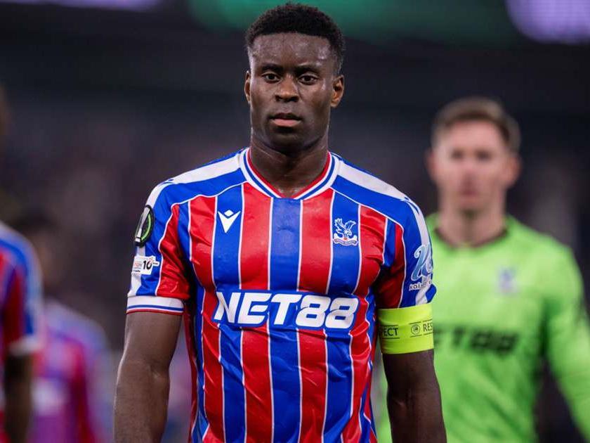 脚部淤青无法正常行走，英格兰铁卫大