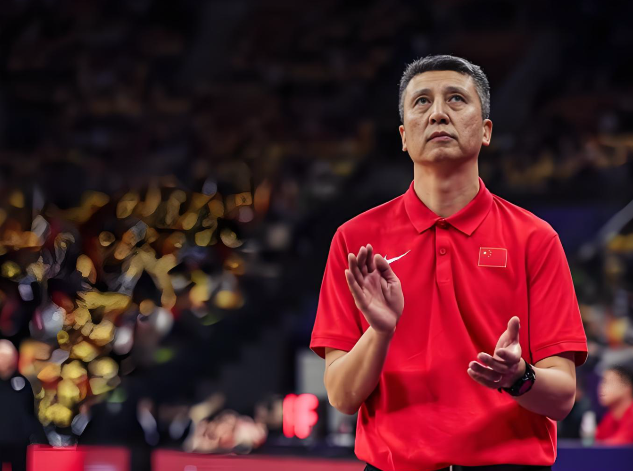 CBA记者向郭士强提建议：要激活1人+限制李贤重，中国男篮能赢