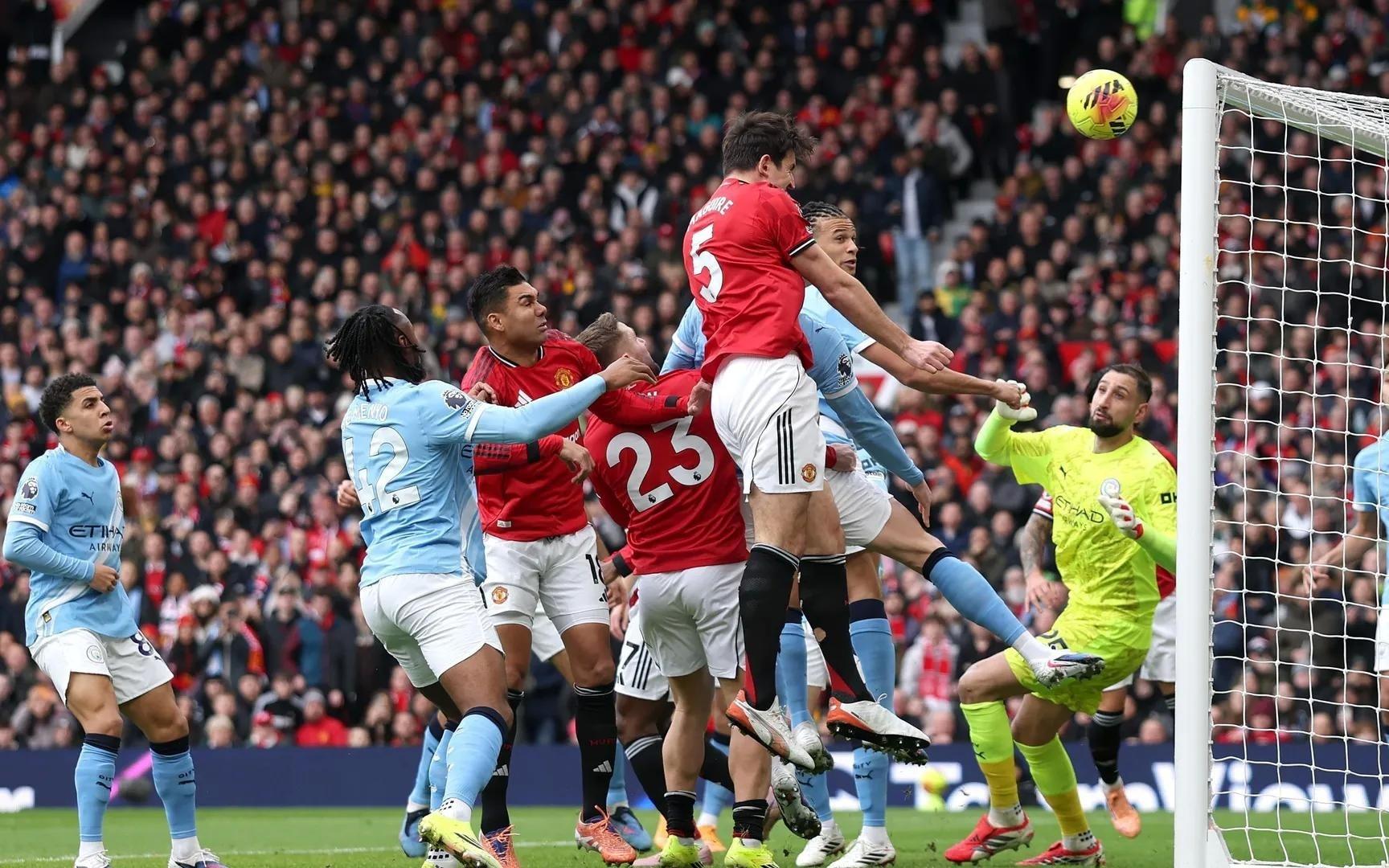 16次，曼联是本赛季英超击中门柱次数