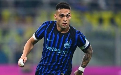 米体：劳塔罗正在坚持训练，他目标是4