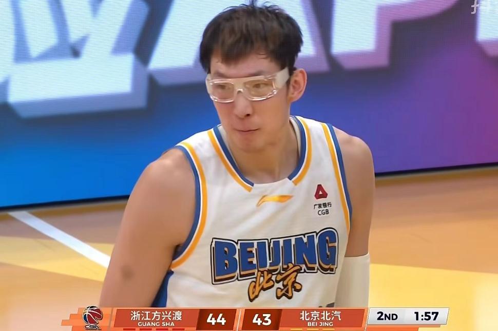 广厦3分险胜双杀北京，胡金秋16+6孙铭徽13+11，周琦空砍15+19