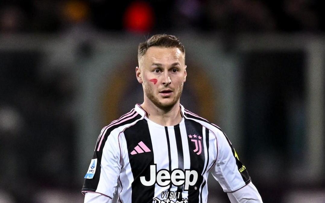 意媒：库普梅纳斯转型中卫成功，尤文中