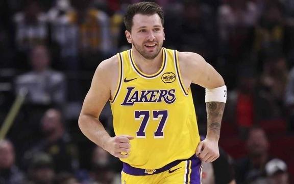 疯了！东契奇轰60分创历史，湖人灭热火