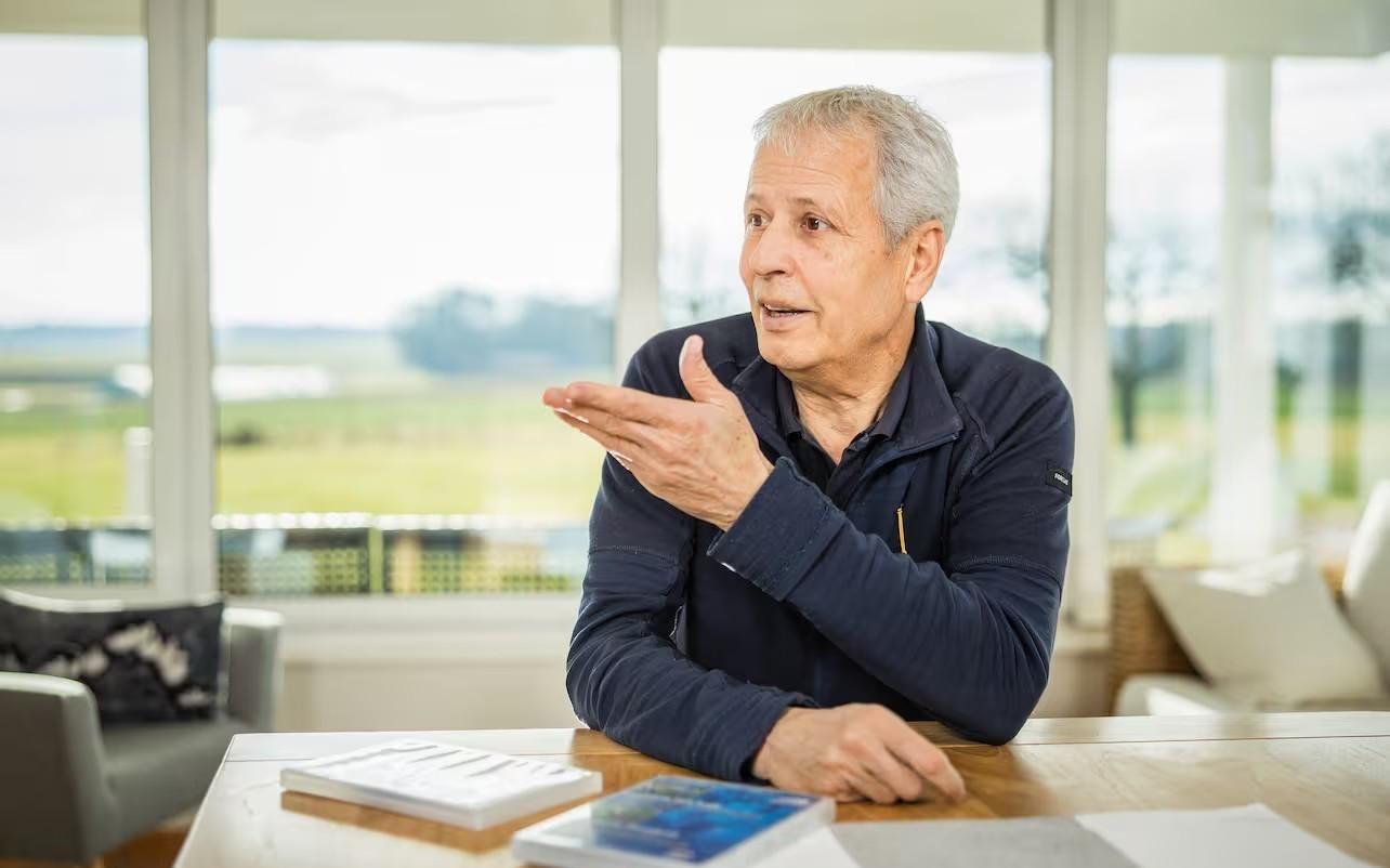 前门兴和多特主帅法夫尔宣布退休，曾三度荣膺德甲最佳教练