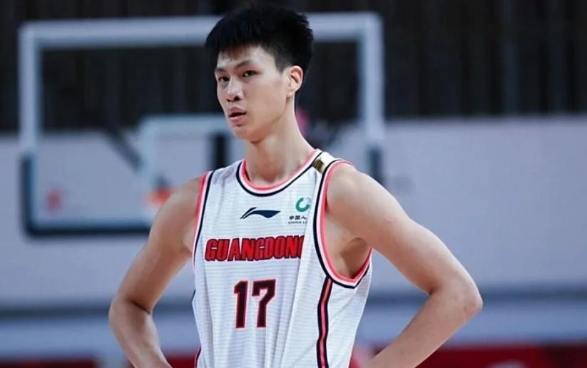 定了！广东宏远冠军后卫加盟山东球队，昔日杜锋爱徒却被买断合同