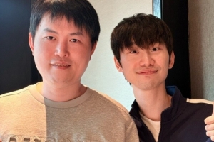 doinb分享和DOTA2知名主播YYF合照：冒个泡