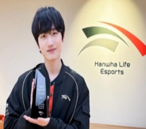 HLE官方：Peanut被选为第二位HLEUNSUNGHERO
