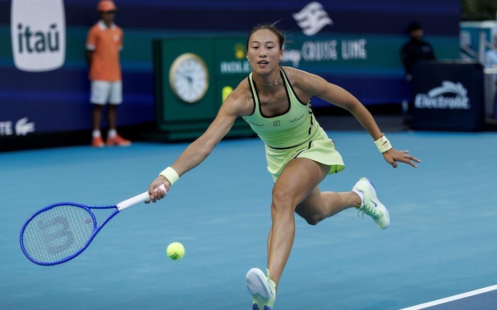 体坛联播郑钦文不敌萨巴伦卡，格列兹曼今夏转战美职联