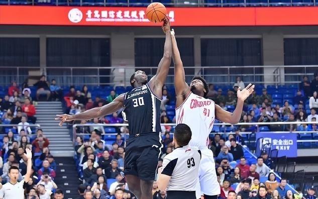 季后赛场均28分16板!达卡里约翰逊同时收到NBL和CBA球队合同