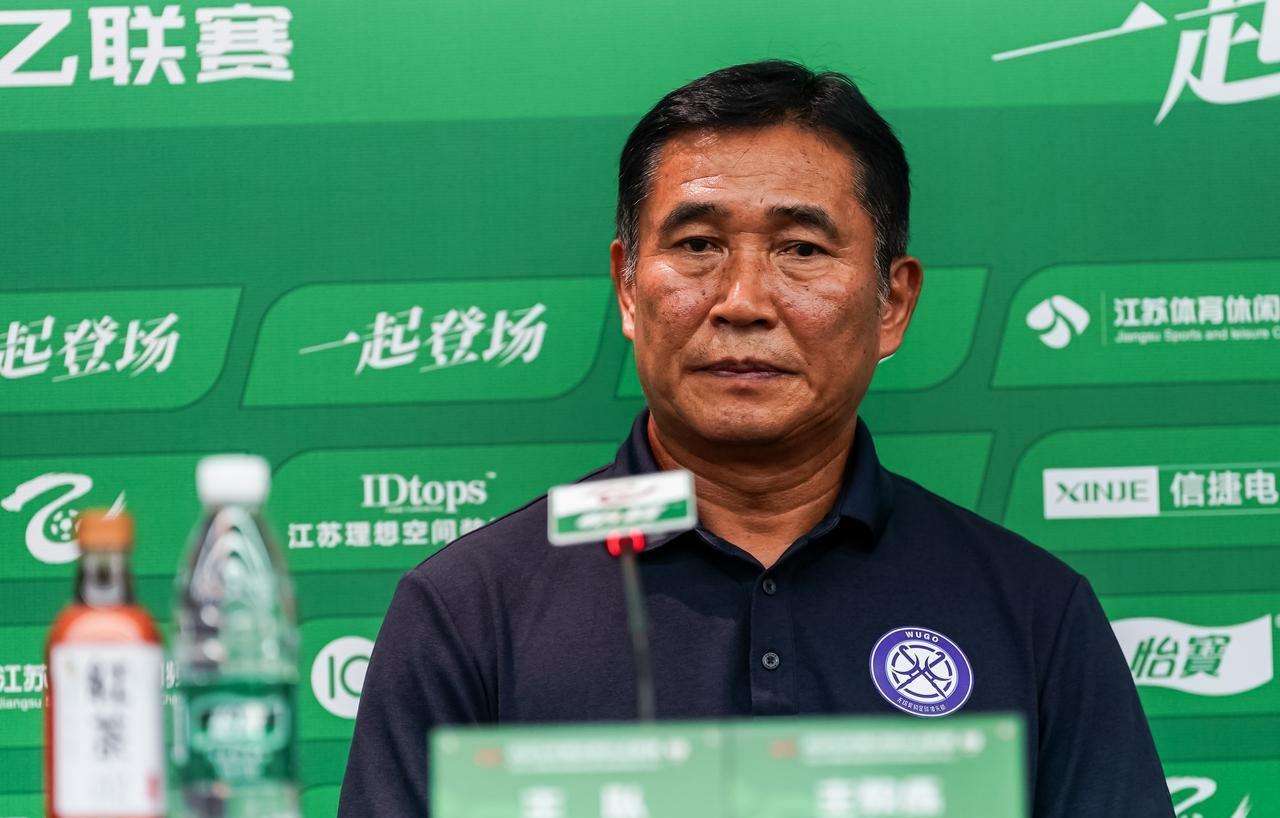 中甲：最年长最年轻主帅过招！广州豹江