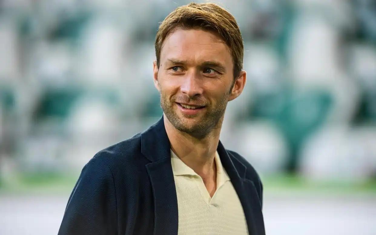 黑尔默斯认同药厂管理层的决定，滕哈