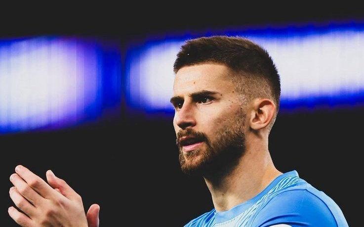 维卡里奥数据：全场完成8次扑救，遗憾