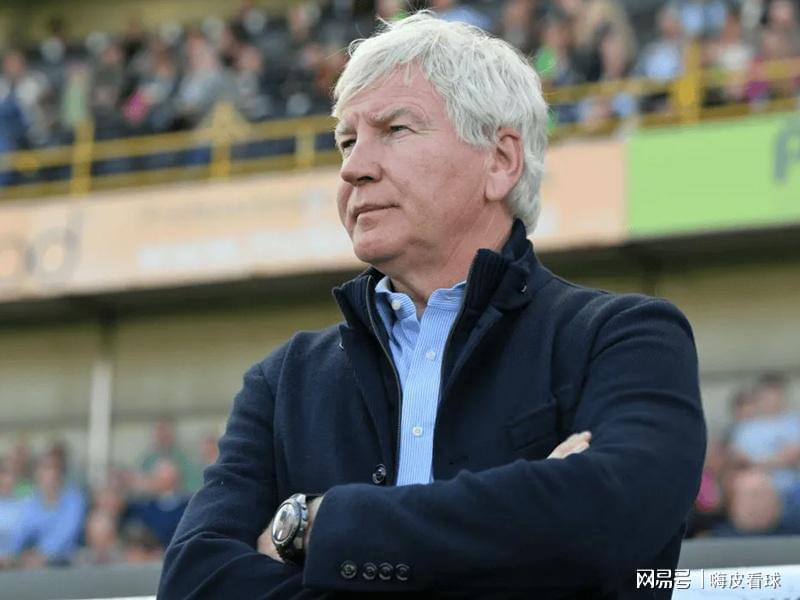 官宣！主帅队长一起离开，曼联借将落选国家队，刚领全月最佳奖杯