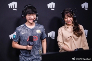 LCK主持人志宣分享和各时期的peanut合照:辛苦了老朋友好好休息