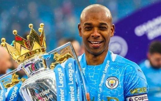 40岁费尔南迪尼奥宣布退役，曾以4000