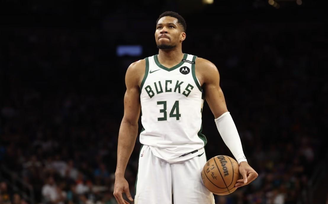 记者：开拓者手握雄鹿三年选秀权，很可能介入字母哥交易寻求补强